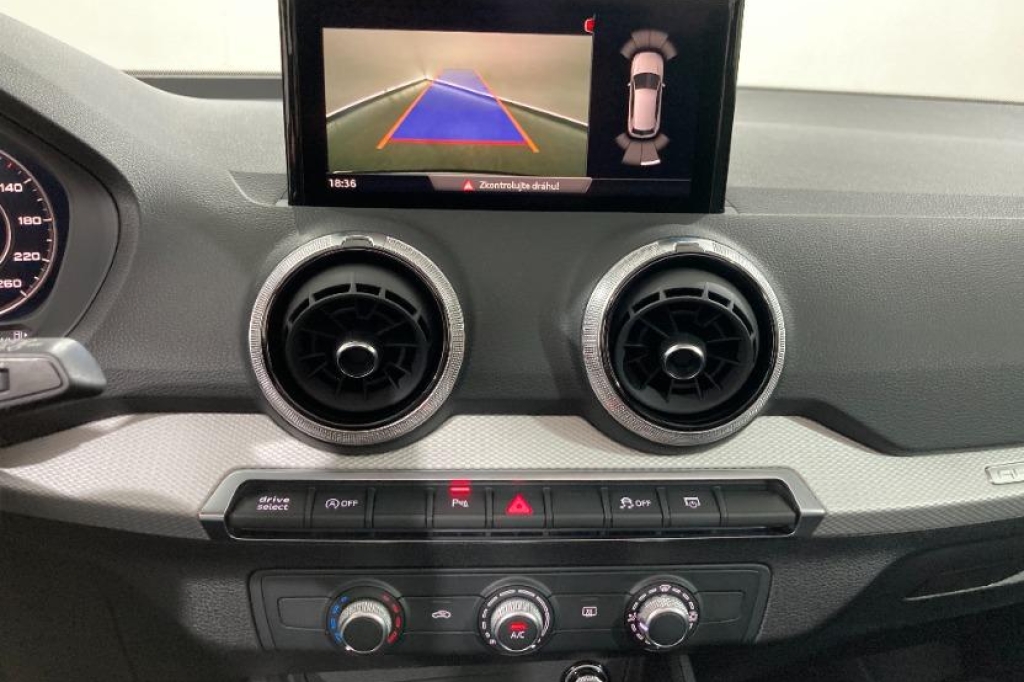 Audi Q2 2021 фото 3