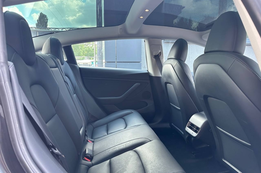 Tesla Model 3 2023 фото 16