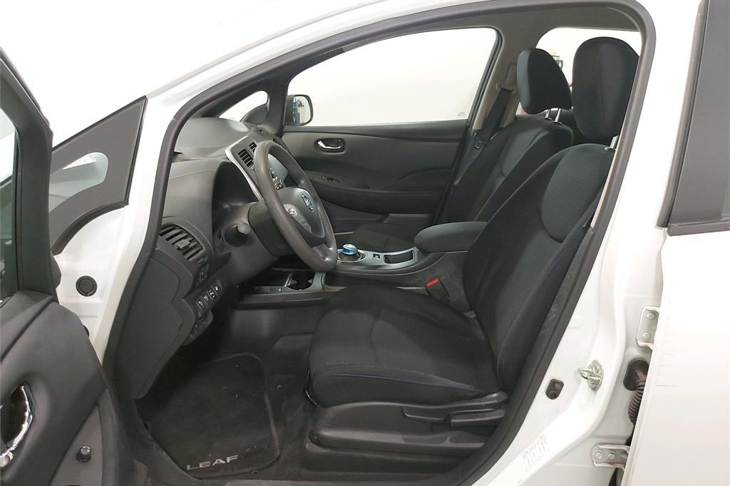 Nissan Leaf 2016 photo 2