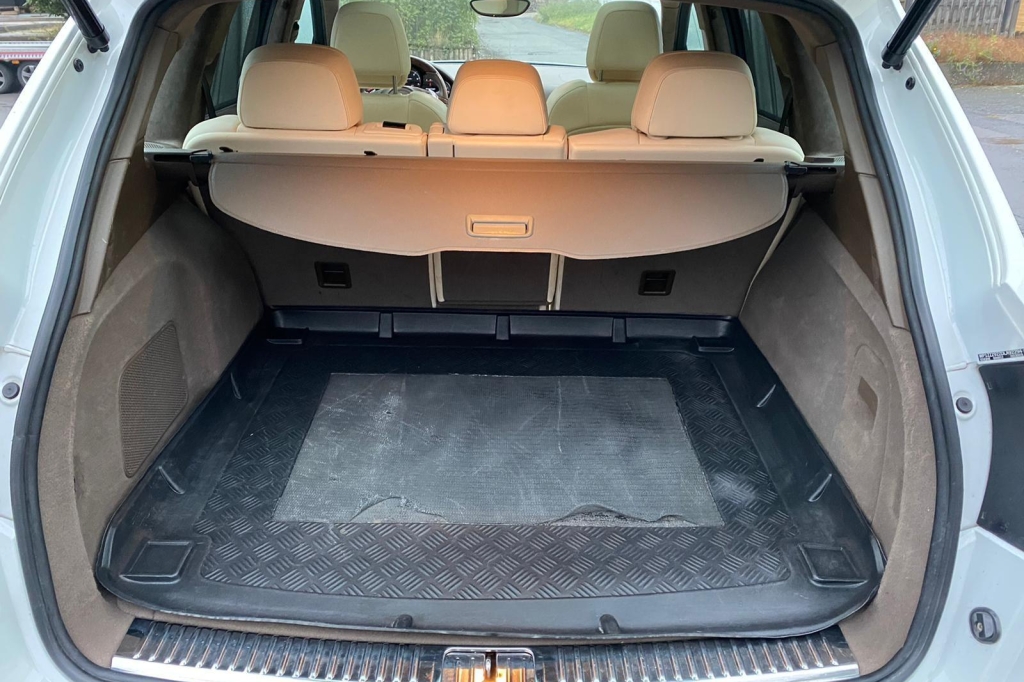 Porsche Cayenne Turbo 2016 photo 1