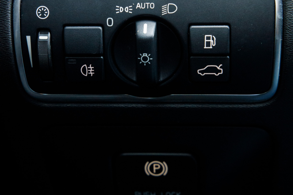 Volvo V70 D4 AWD photo 18