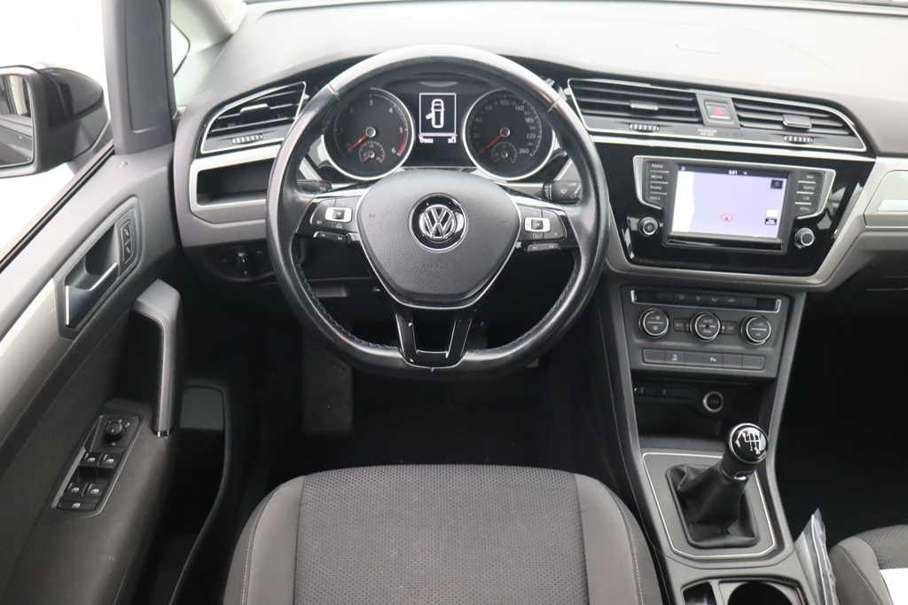 Volkswagen Touran 2016 photo 2