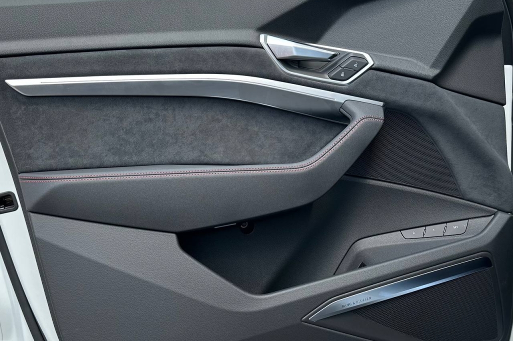 Audi Q8 e-tron 55 114 kWh Quattro S-line 2023 photo 9