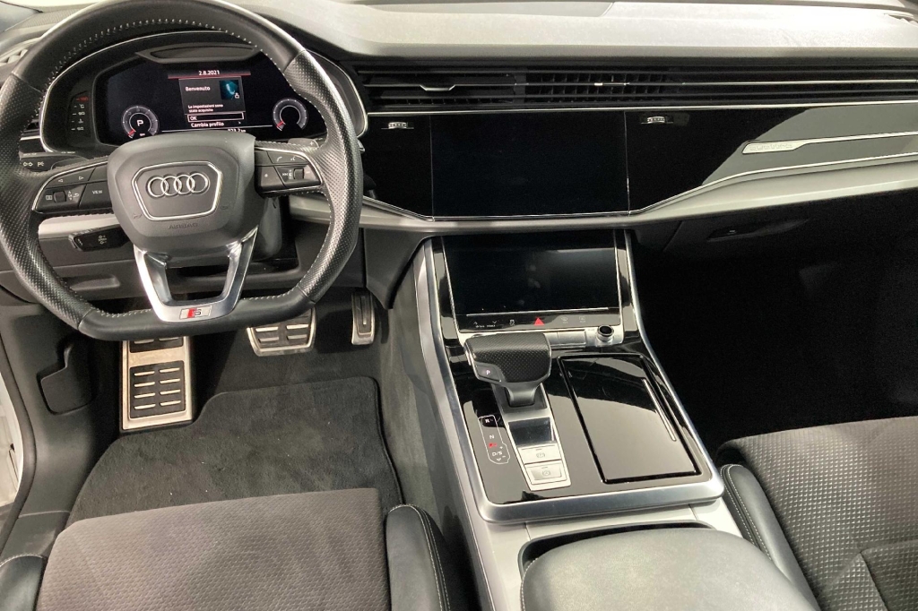 Audi Q8 2019 фото 4