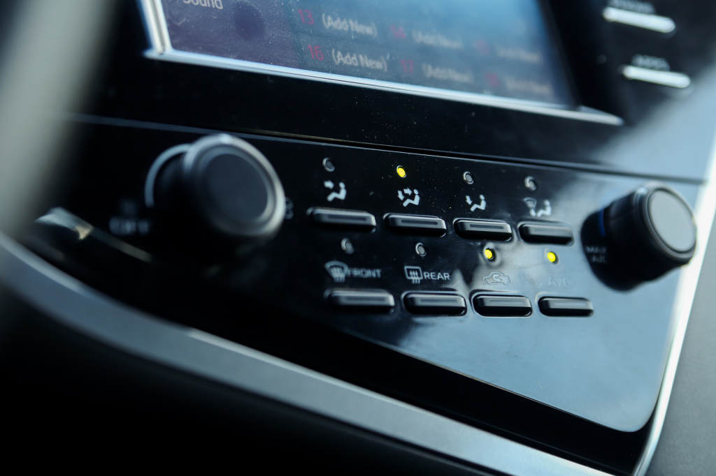 Toyota Camry LE 2017 photo 34