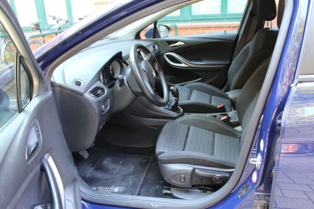 Opel Astra Sports Tourer 2017 photo 2