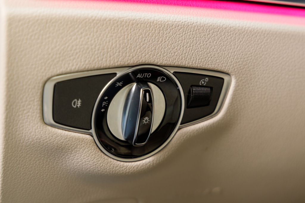 Mercedes-Benz E 200 4Matic AMG Line photo 20