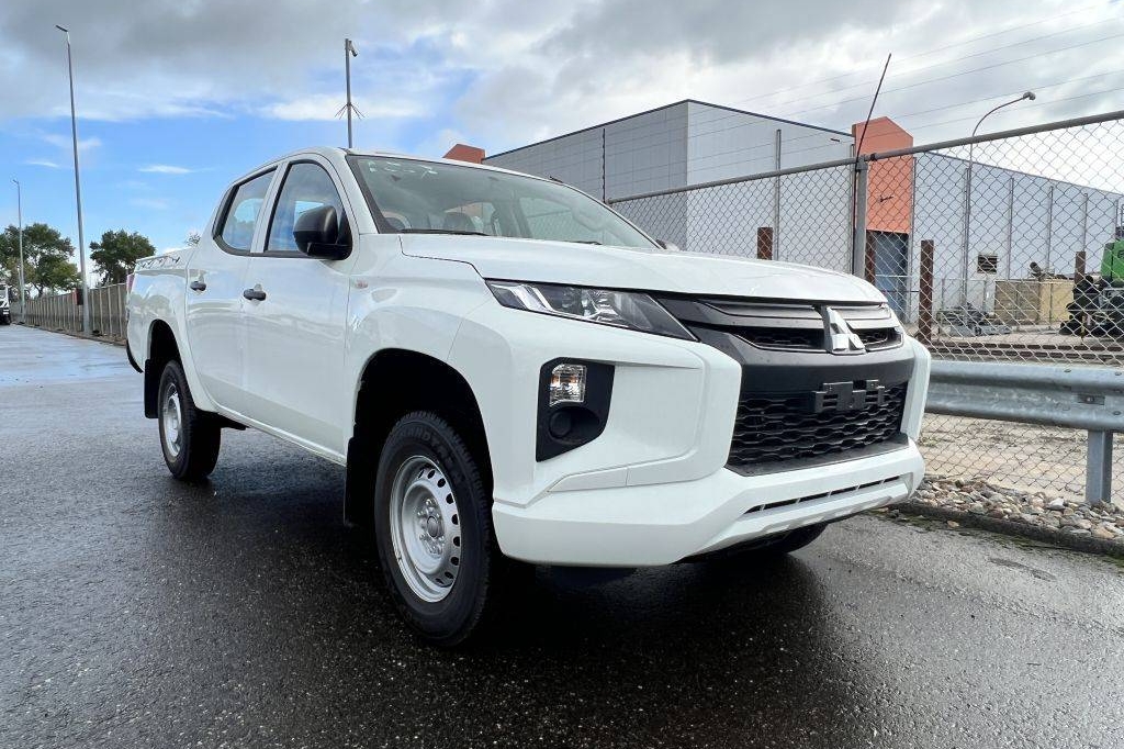 Mitsubishi L200 4x4 2.5D GL Double Cab 2023 фото Mitsubishi L200 4x4 2.5D GL Double Cab 2023 фото 2