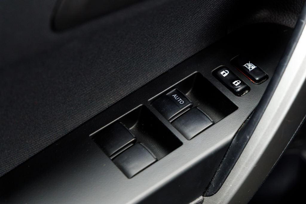 Toyota Auris Hybrid 2012 photo 22