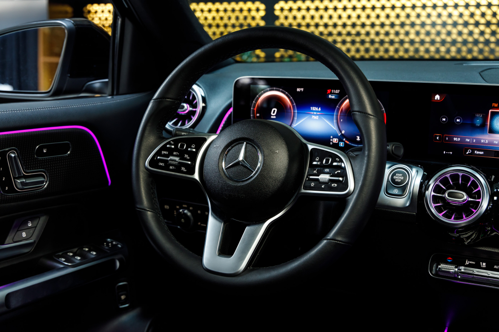 Mercedes-Benz GLB-Class 250 2020 photo 17