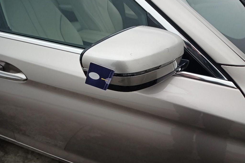 BMW 5 Series 2017 фото 9