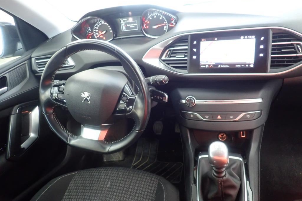 Peugeot 308 2018 photo 1