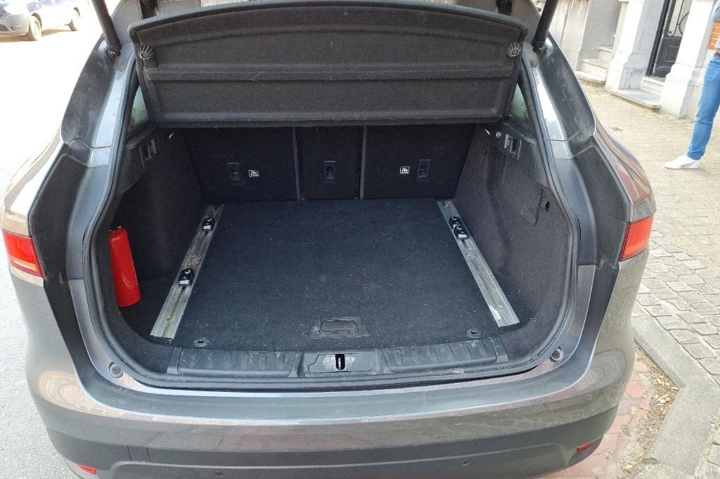 Jaguar F-Pace 2018 photo 47