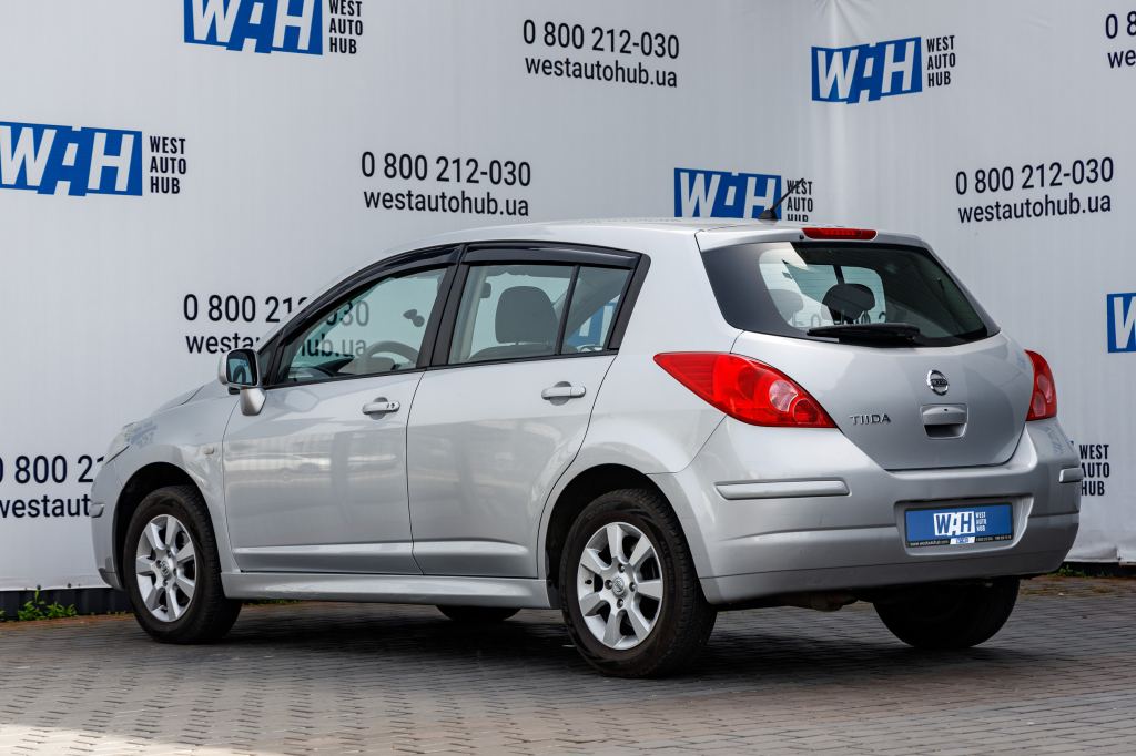 Nissan TIIDA 2010 photo 5