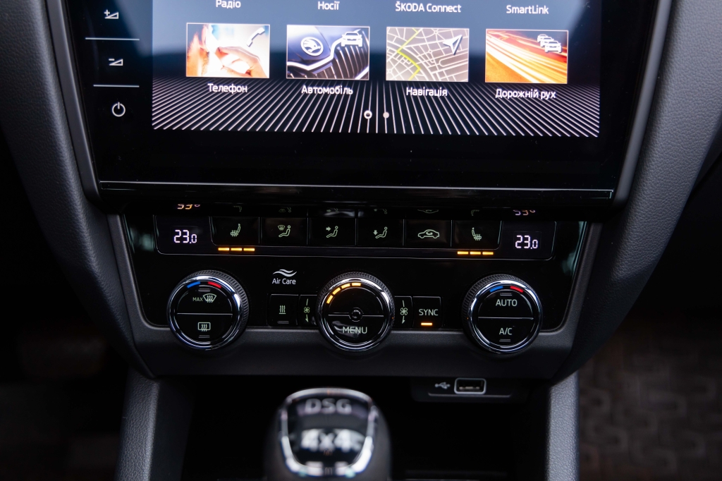 Skoda Octavia Laurin & Klement 2020 photo 36