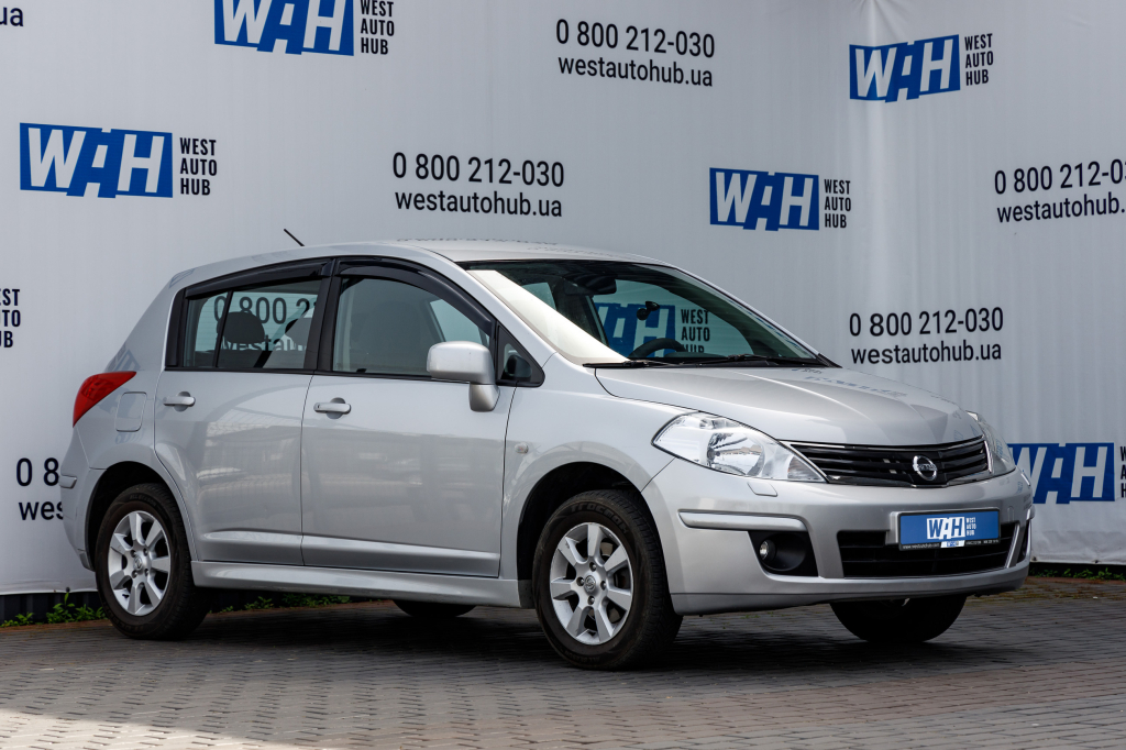 Nissan TIIDA 2010 photo 2