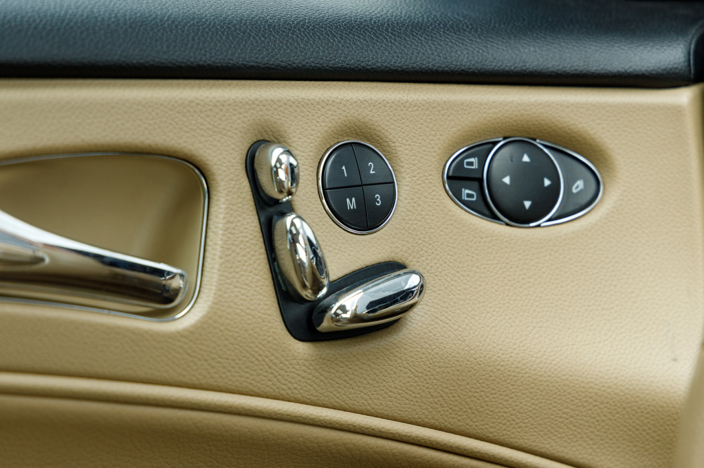 Mercedes-Benz CLS 500 2005 photo 8