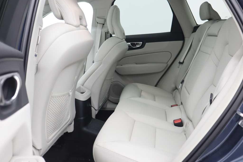 Volvo XC60 2020 фото 5