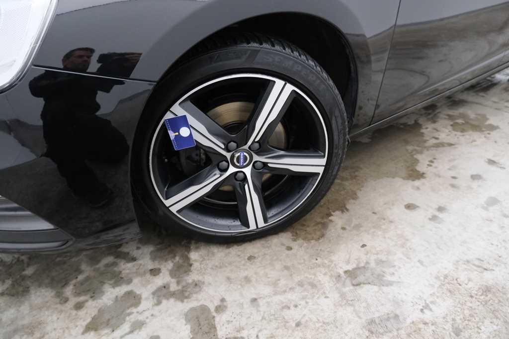 Volvo V60 2018 фото 6