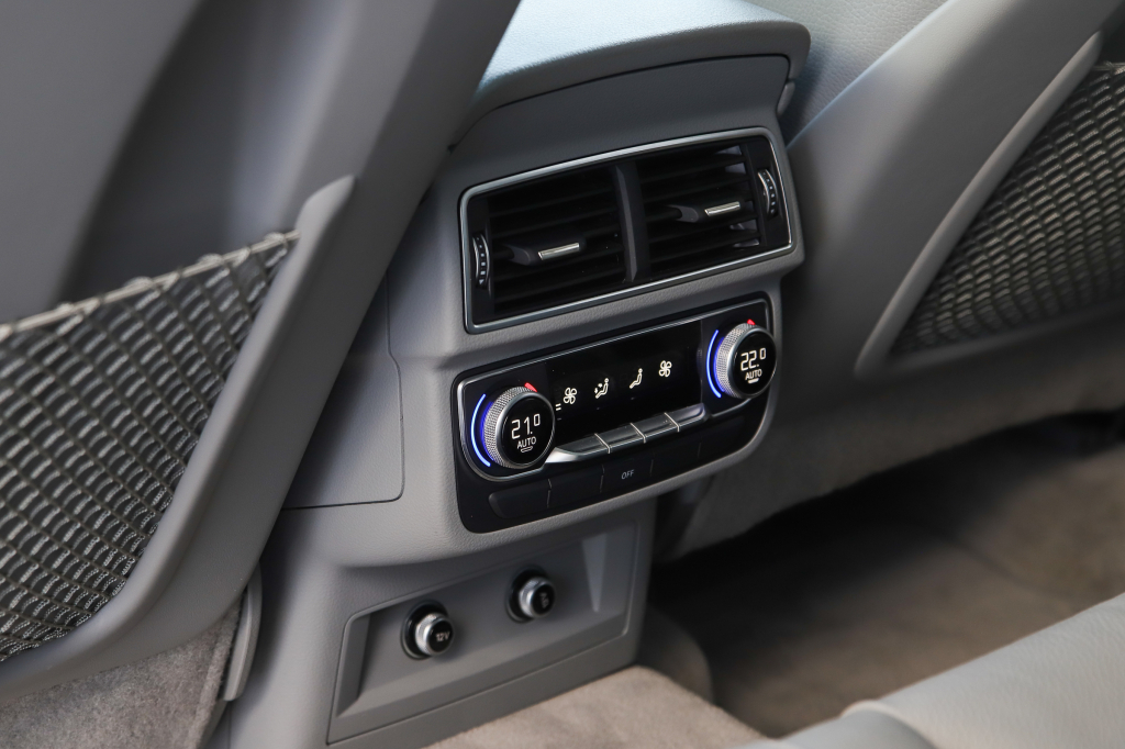 Audi Q7 S line TDI quattro 2017 photo 29