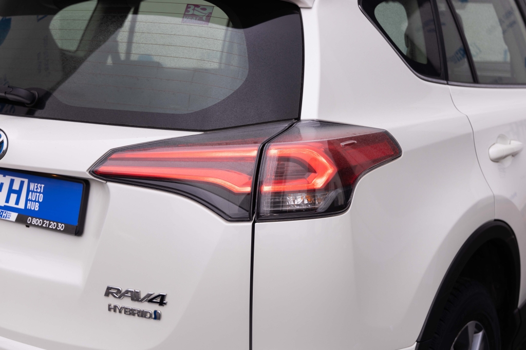 Toyota RAV4 Hybrid 2017 фото Toyota RAV4 Hybrid 2017 фото 7