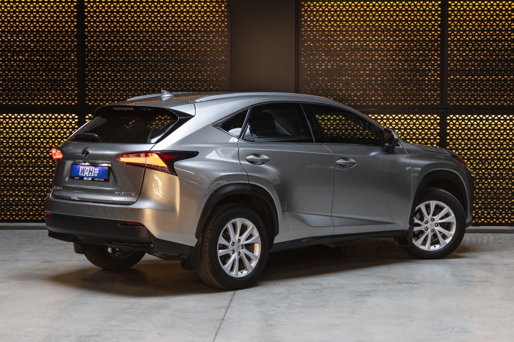 Lexus NX 300H 2016 фото Lexus NX 300H 2016 фото 6