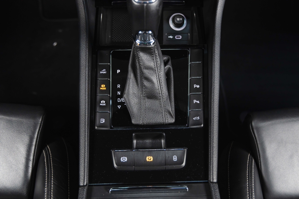 Skoda Superb Plug In Hybrid 2020 фото Skoda Superb Plug In Hybrid 2020 фото 26
