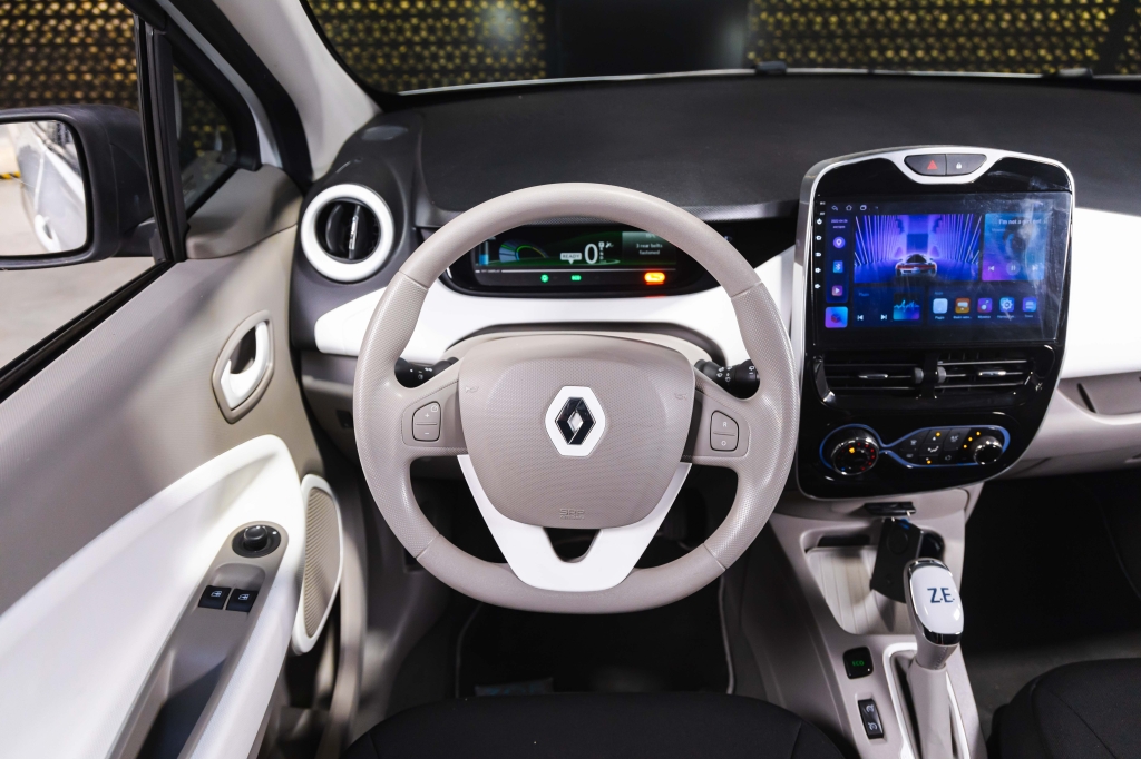 Renault Zoe 2018 photo Renault Zoe 2018 photo 16