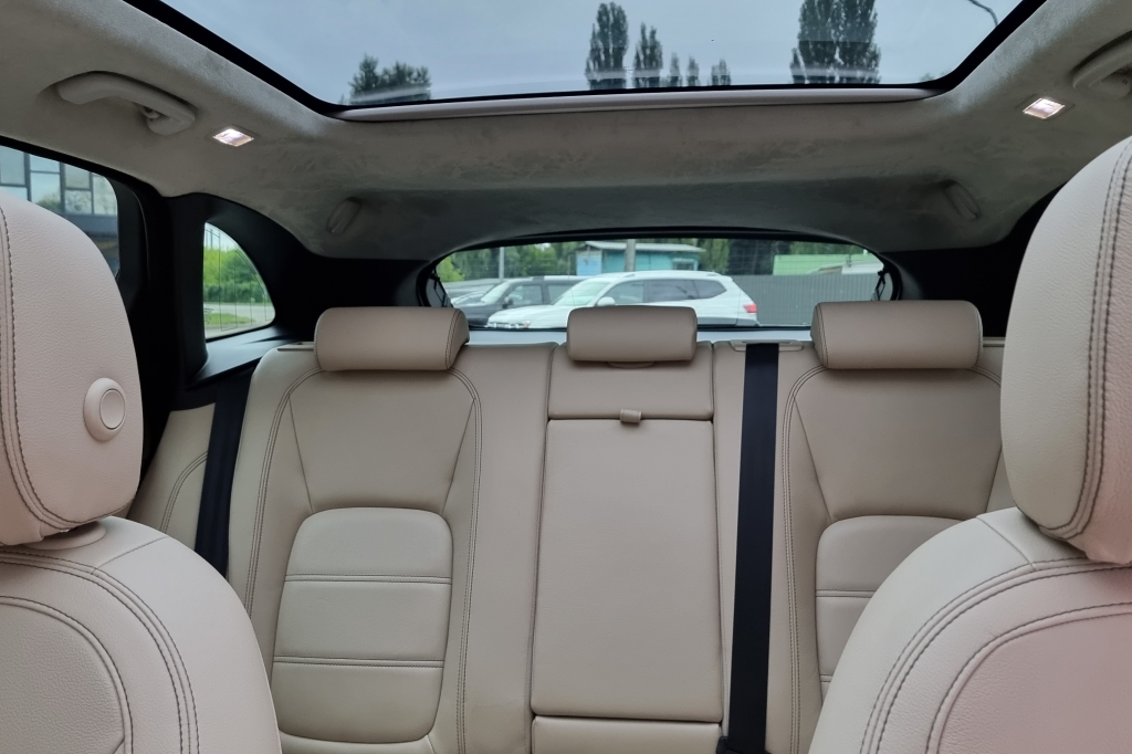 Jaguar F-Pace 2018 фото 18