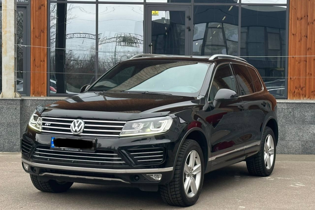 Volkswagen Touareg R-line 2015 фото Volkswagen Touareg R-line 2015 фото 2