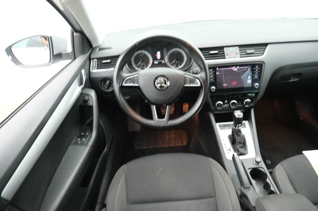 Skoda Octavia Combi 2019 фото 5
