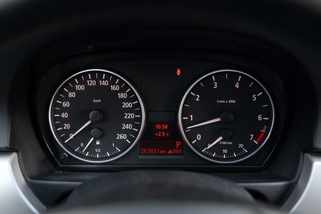 BMW 3 Series 2005 фото BMW 3 Series 2005 фото 15