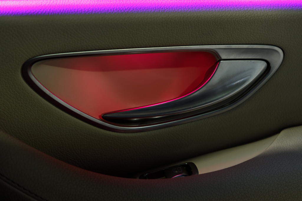 Mercedes-Benz E 200 4Matic AMG Line photo 25