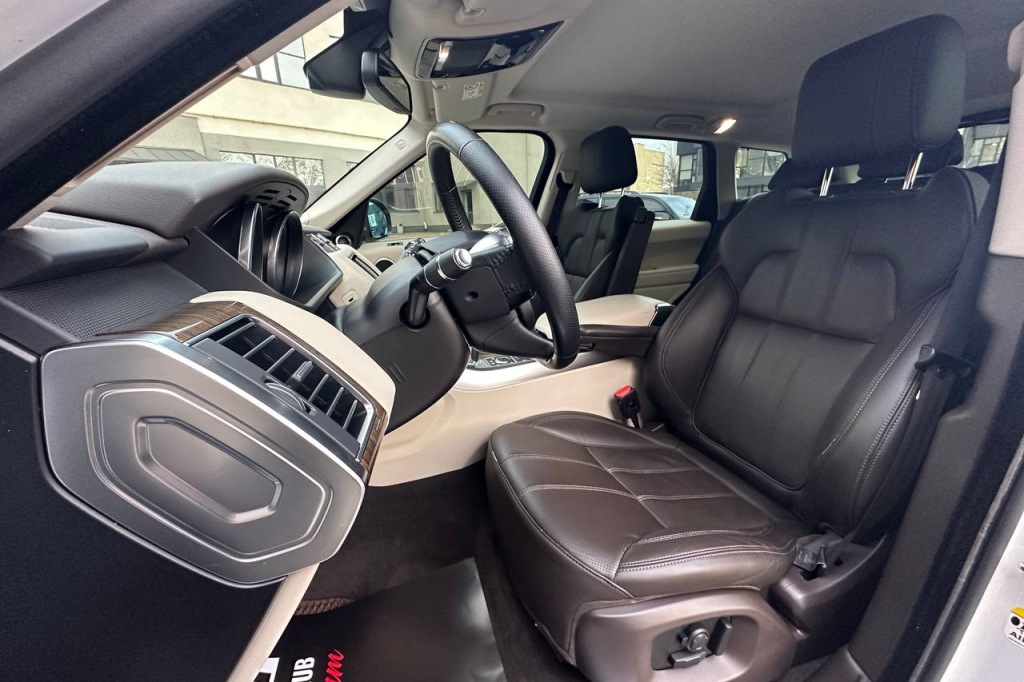 Land Rover Range Rover SE 2016 photo 12