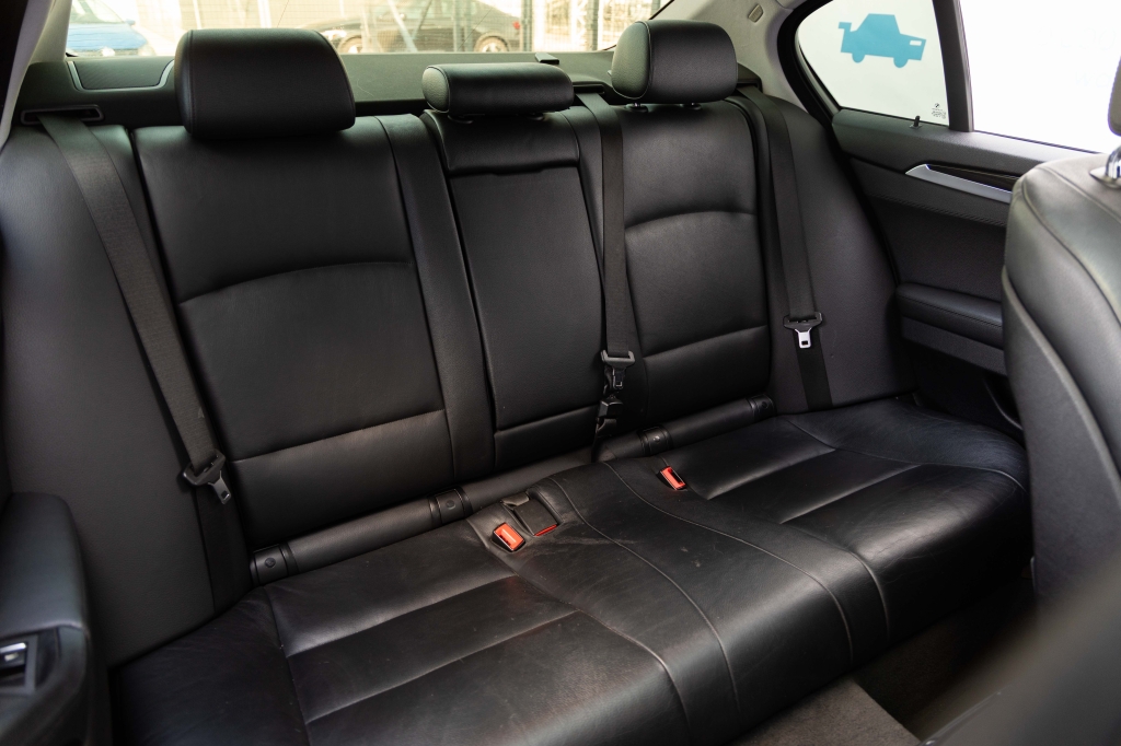 BMW 5 Series 2011 фото BMW 5 Series 2011 фото 32