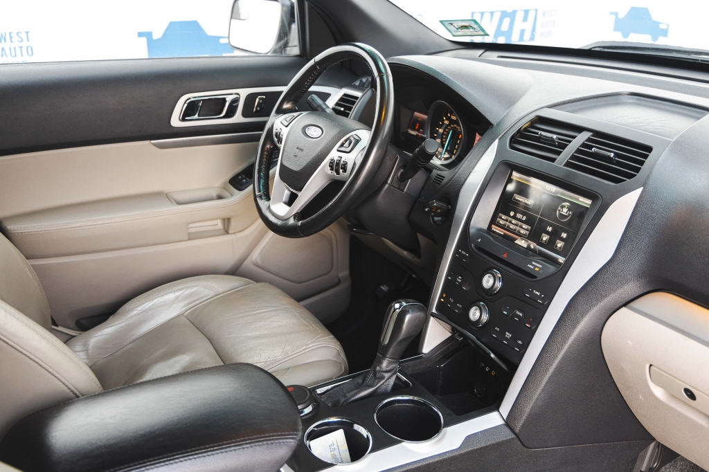 Ford Explorer XLT 2011 photo 27