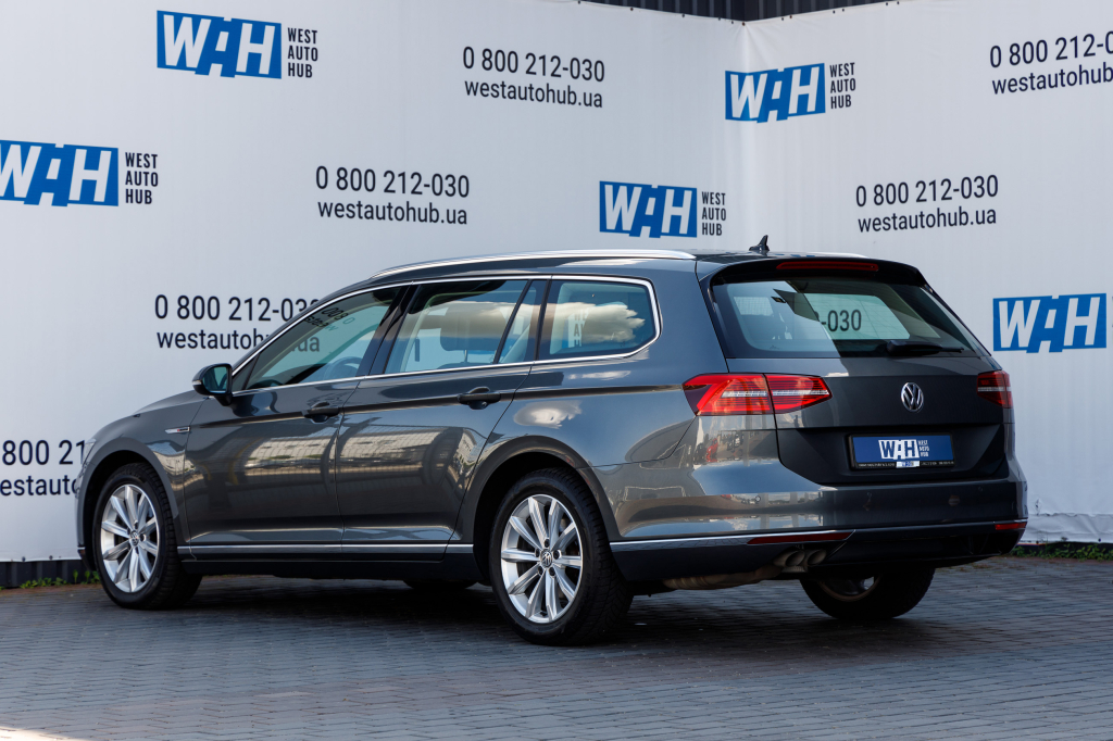 Volkswagen Passat B8 Highline 4Motion 2016 photo 1