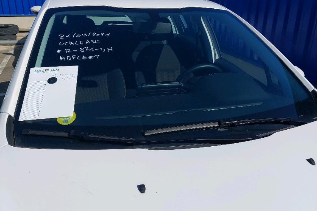 Peugeot 208 2017 фото 15