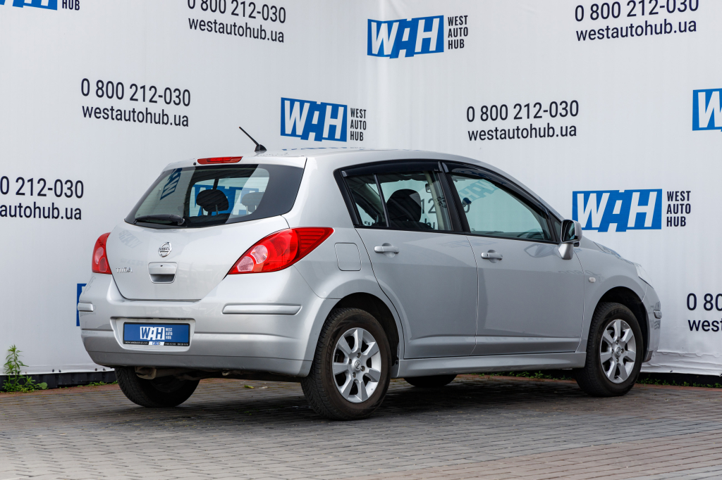 Nissan TIIDA 2010 photo 3