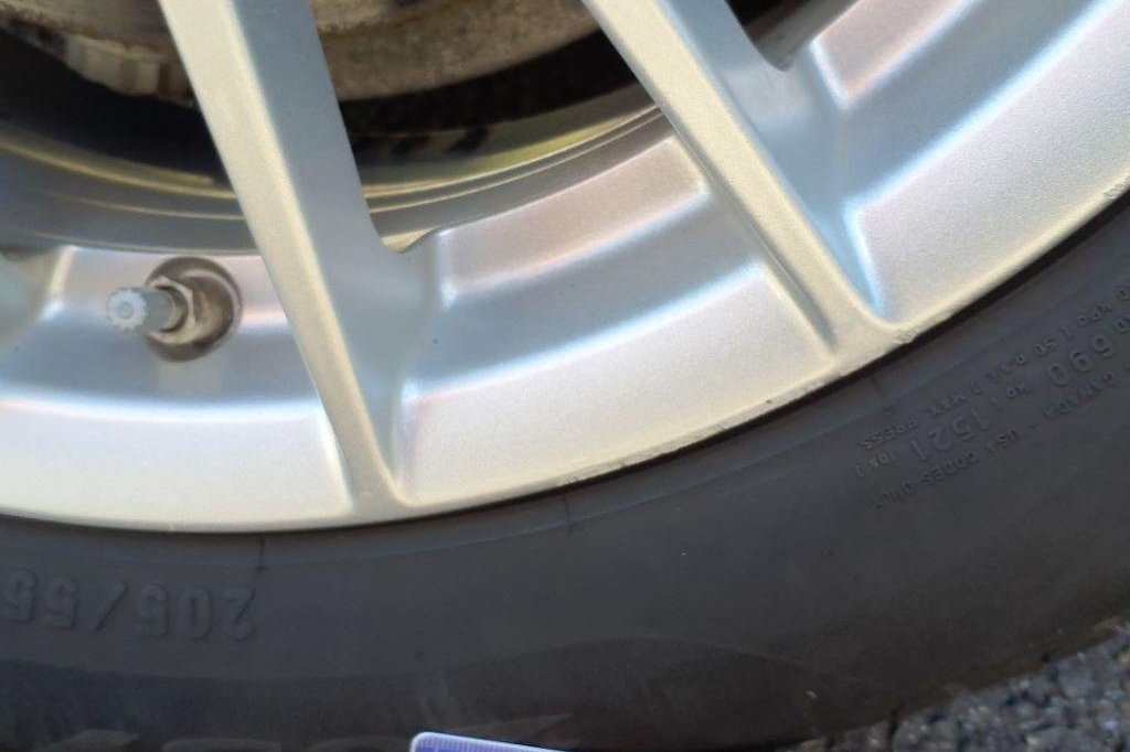 Jaguar XE 2017 фото 23