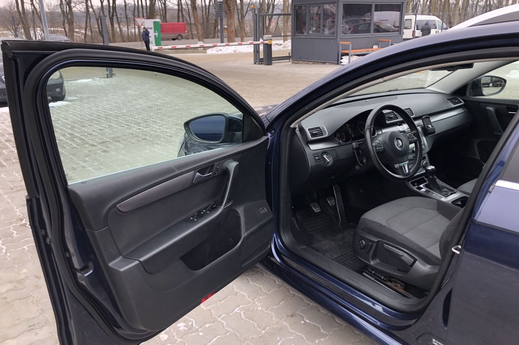 Volkswagen Passat B7 Panorama 2012 photo 8