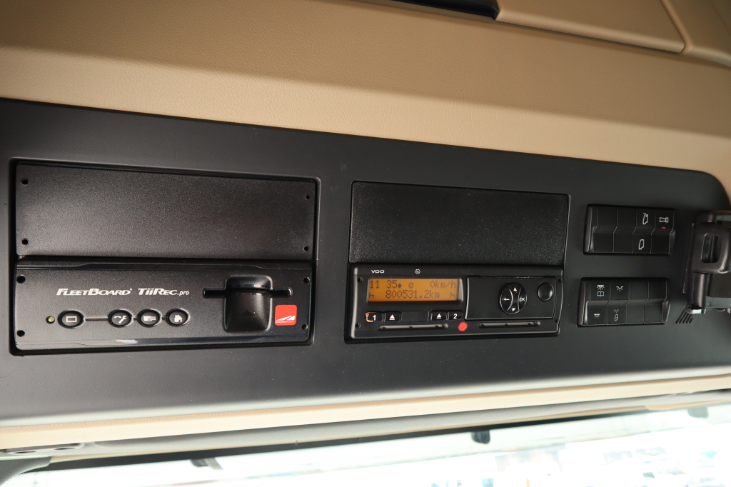 Mercedes-Benz Actros 1845 2012 photo 11