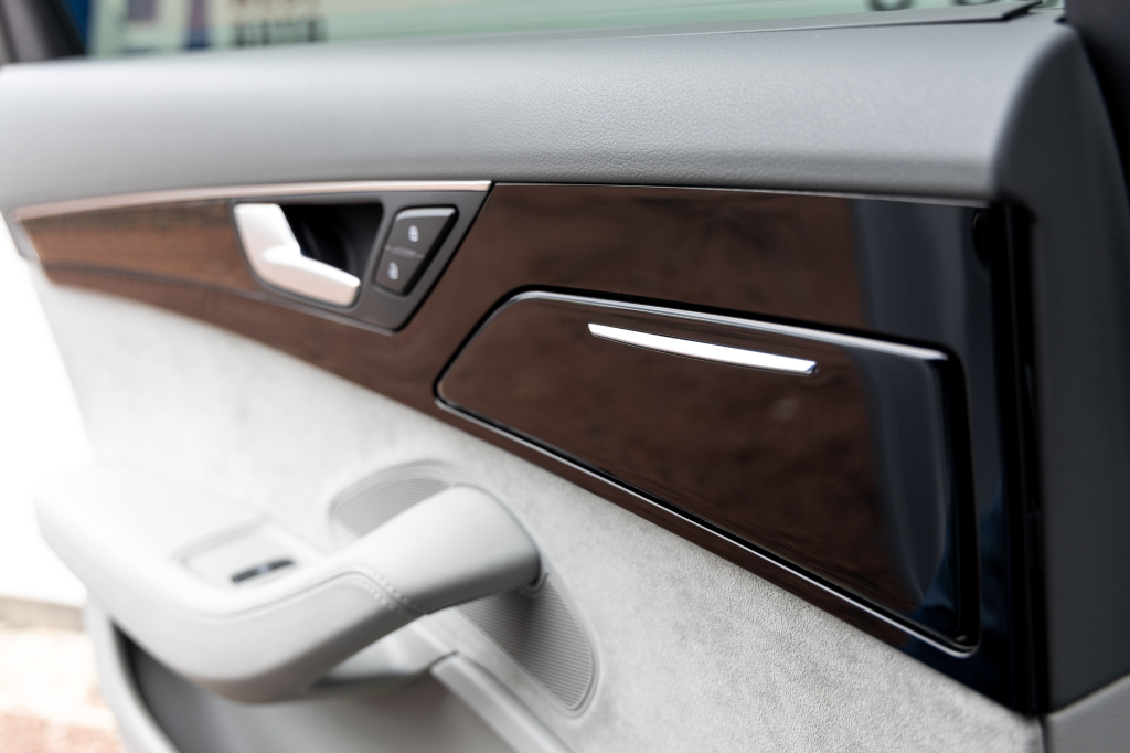 Audi A8 2014 photo 39