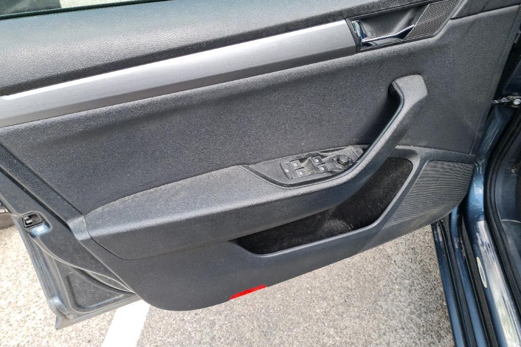 Skoda Superb Combi 2017 фото 27