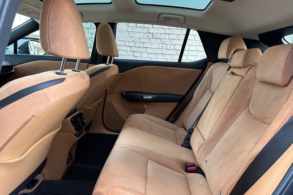 Lexus RZ 450e 2023 photo 16