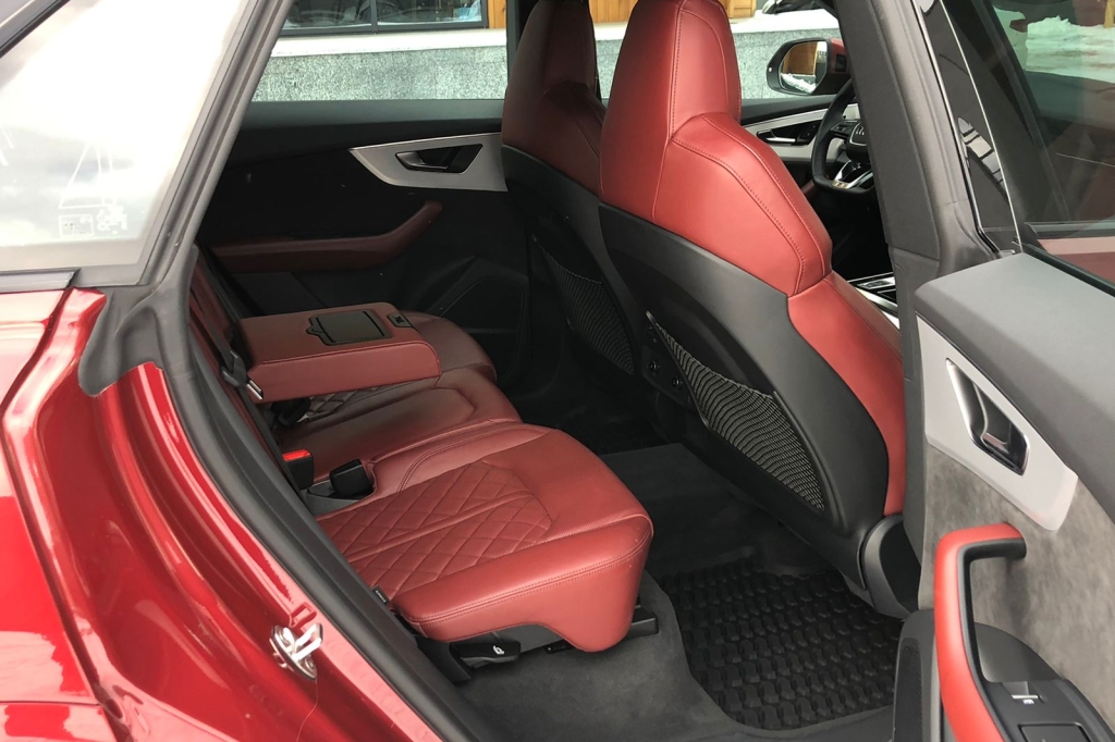 Audi SQ8 2021 фото 17