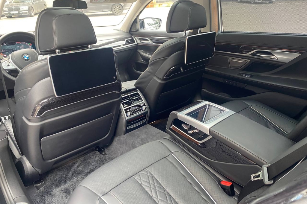 BMW 740 xDrive 2019 фото 18