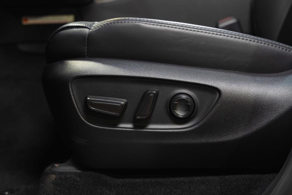 Toyota Land Cruiser GR 2023 photo 19