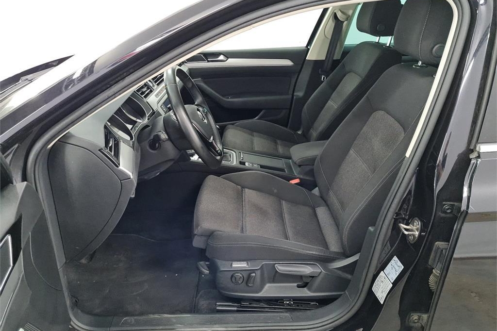 Volkswagen Passat Variant 2017 photo 1