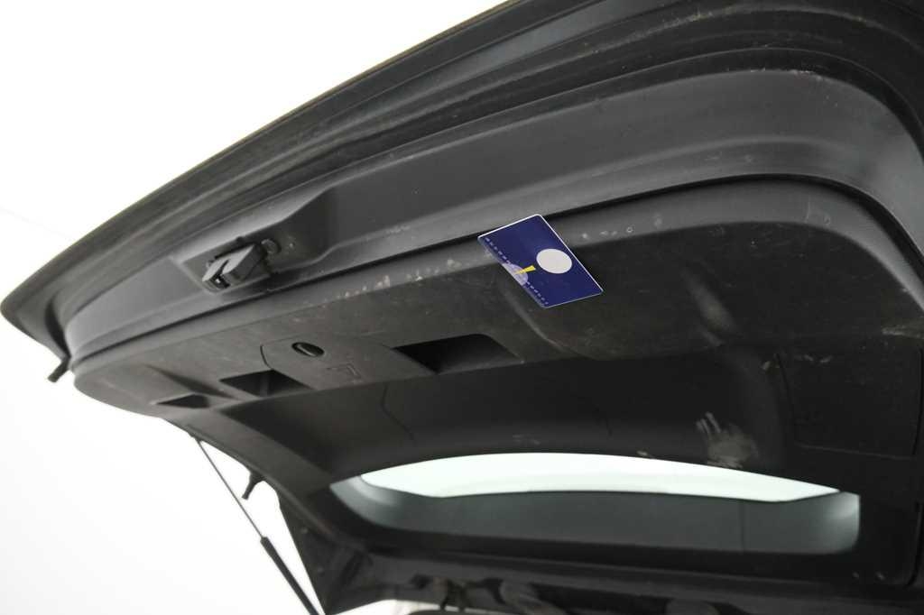 Peugeot 5008 2018 фото 8